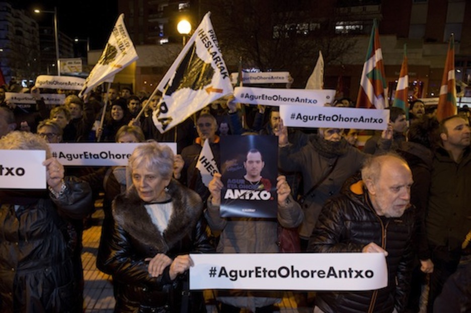 Carteles en memoria de Rey en el barrio de Donibane, en Iruñea. (Iñigo URIZ/ARGAZKI PRESS)