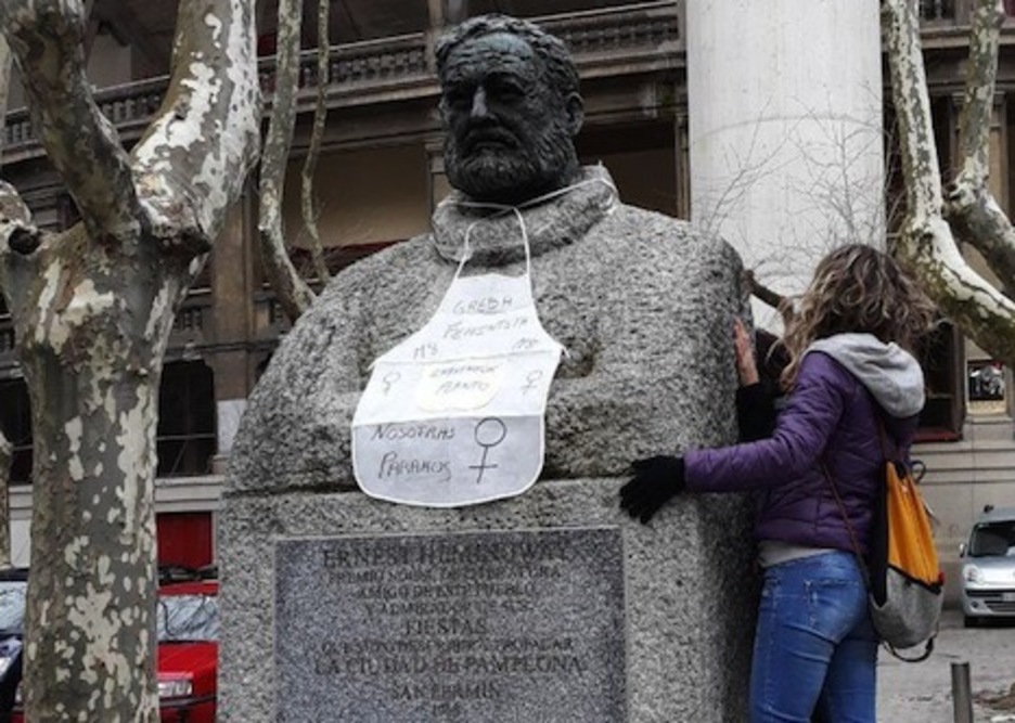 El escritor Hemingway también se ‘suma’ a las reivindicaciones feministas. (LAB)