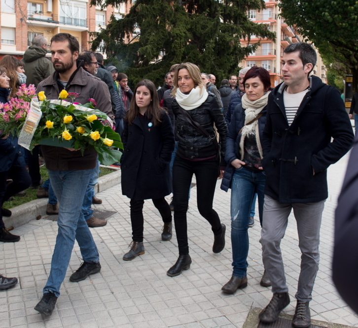 La izquierda abertzale ha acudido al tanatorio Irache. (Iñigo URIZ / ARGAZKI PRESS)