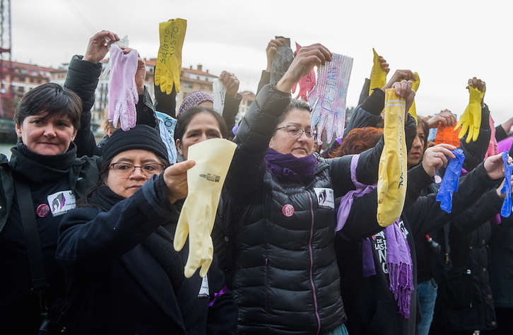 Reconocimiento a las trabajadoras del hogar, en Portugalete. (Luis JAUREGIALTZO/FOKU)