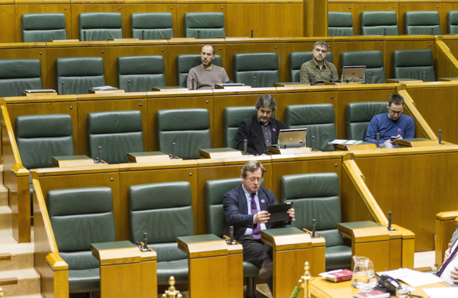 Bancada de EH BIldu, sin parlamentarias, en la Cámara de Gasteiz. (Juanan RUIZ / ARGAZKI PRESS) Bancada de EH BIldu, sin parlamentarias, en la Cámara de Gasteiz. (Juanan RUIZ / ARGAZKI PRESS)