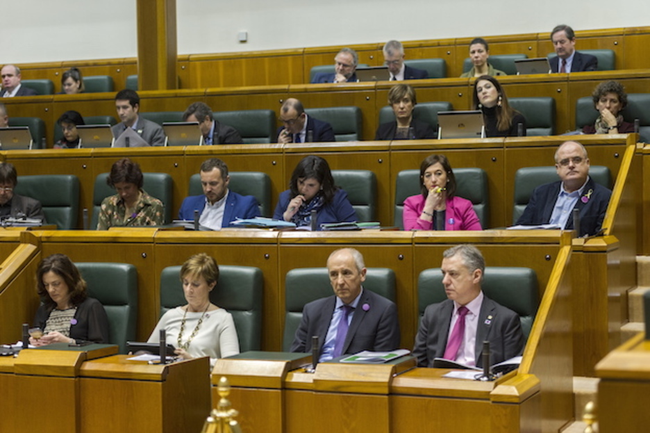 La bancada jeltzale, al completo en Gasteiz. (Juanan RUIZ / ARGAZKI PRESS) La bancada jeltzale, al completo en Gasteiz. (Juanan RUIZ / ARGAZKI PRESS)
