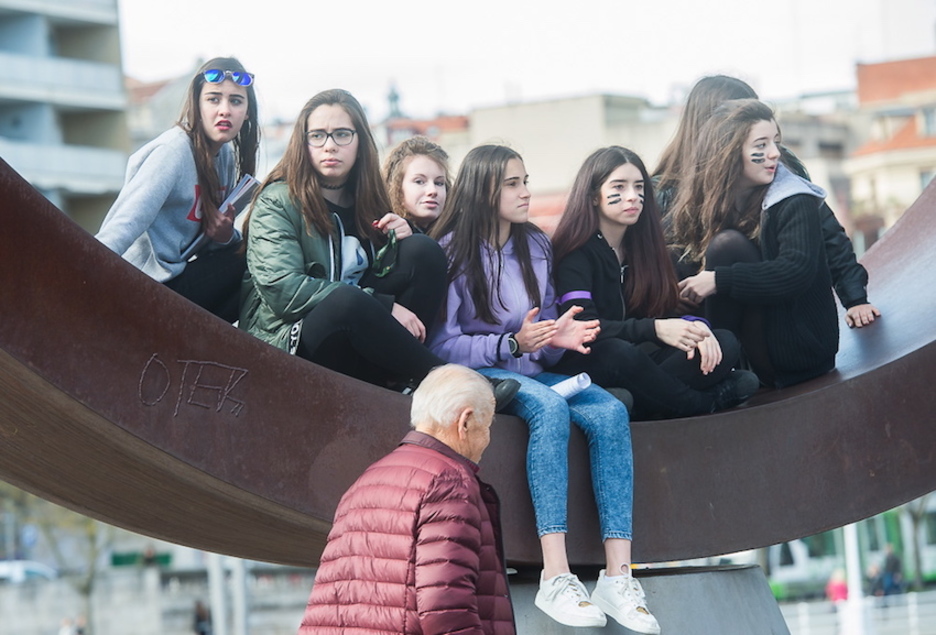 Sentada en Bilbo. (Luis JAUREGIALTZO/ARGAZKI PRESS) Sentada en Bilbo. (Luis JAUREGIALTZO/ARGAZKI PRESS)