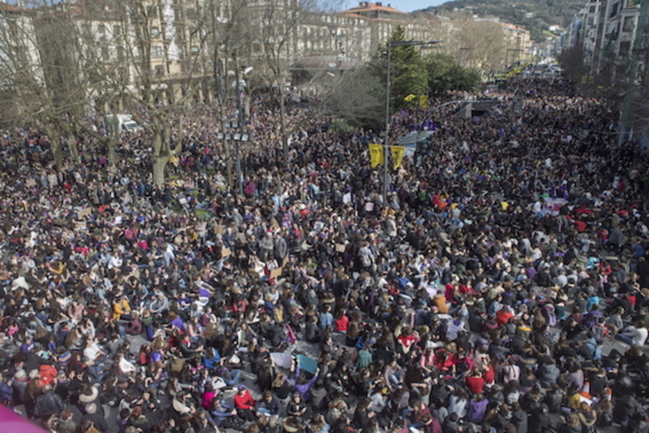 El Boulevard de Donostia, abarrotado. (Jon URBE/ARGAZKI PRESS) El Boulevard de Donostia, abarrotado. (Jon URBE/ARGAZKI PRESS)