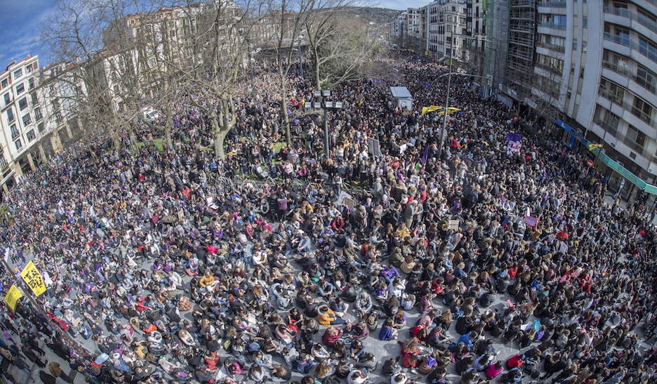El Bulebar donostiarra a rebosar. (Jon URBE/ARGAZKI PRESS) El Bulebar donostiarra a rebosar. (Jon URBE/ARGAZKI PRESS)