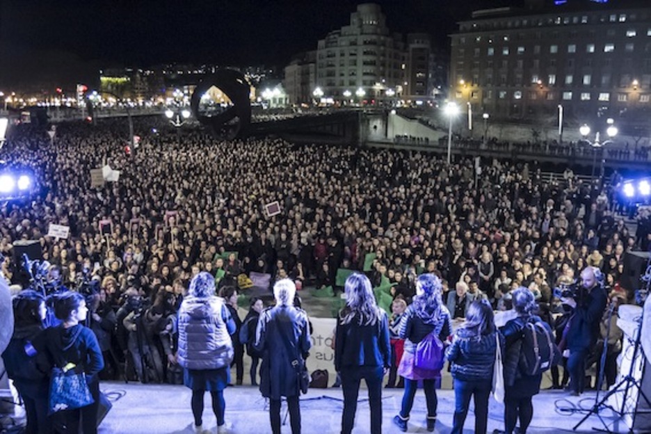 Más de 50.000 personas se han movilizado en la movilización vespertina de Bilbo. (Aritz LOIOLA/ARGAZKI PRESS) Más de 50.000 personas se han movilizado en la movilización vespertina de Bilbo. (Aritz LOIOLA/ARGAZKI PRESS)