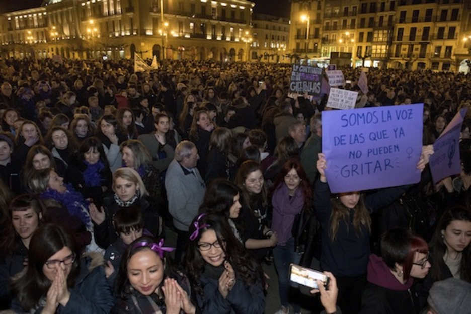 La Plaza del Castillo, a rebosar. (Iñigo URIZ/ARGAZKI PRESS) La Plaza del Castillo, a rebosar. (Iñigo URIZ/ARGAZKI PRESS)