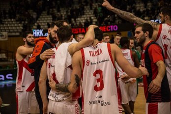 Corro baskonista al final del partido. (@Baskonia)