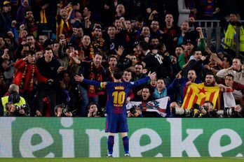 Leo Messi celebra su segundo gol ante el delirio de la grada culé. (Josep LAGO / ARGAZKI PRESS)