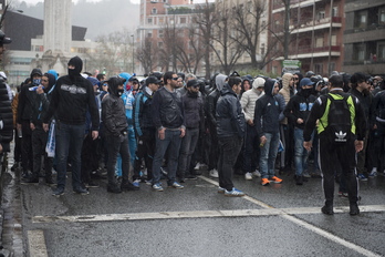 Seguidores del Marsella por las calles de Bilbo antes del partido. (Monika DEL VALLE / FOKU)
