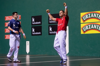 Aimar Olaizola garaipena ospatzen (iñigo URIZ/FOKU)
