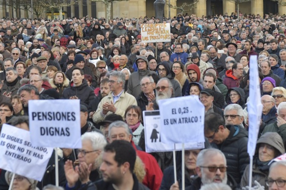 Iruñeko Gaztelu Plaza, jendez lepo. (Idoia ZABALETA/FOKU) Iruñeko Gaztelu Plaza, jendez lepo. (Idoia ZABALETA/FOKU)