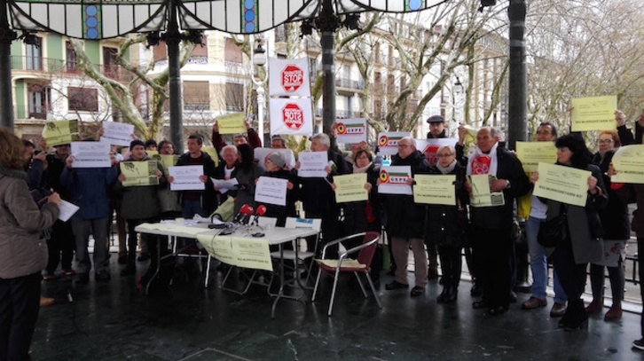 Presentación del manifiesto, en el kiosko del Boulevard.