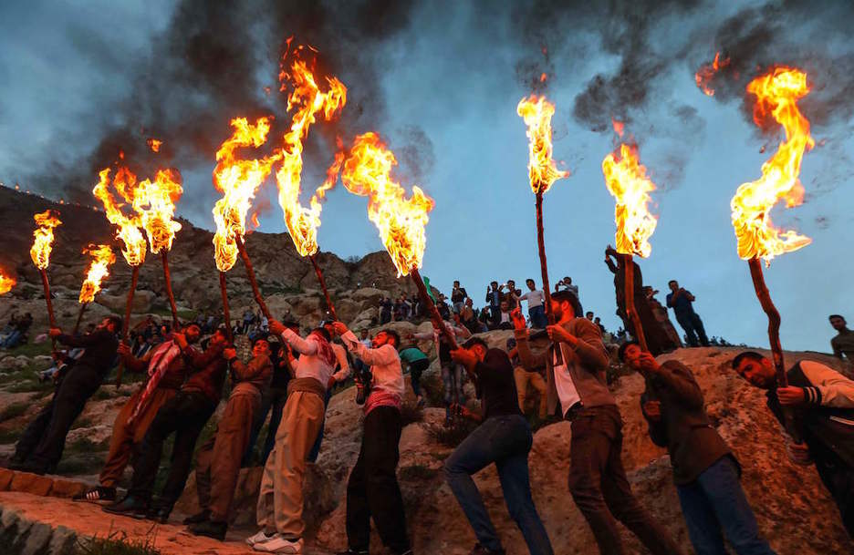 Sua izan ohi da Newrozaren ikurretako bat. (Safin HAMED / AFP) Sua izan ohi da Newrozaren ikurretako bat. (Safin HAMED / AFP)