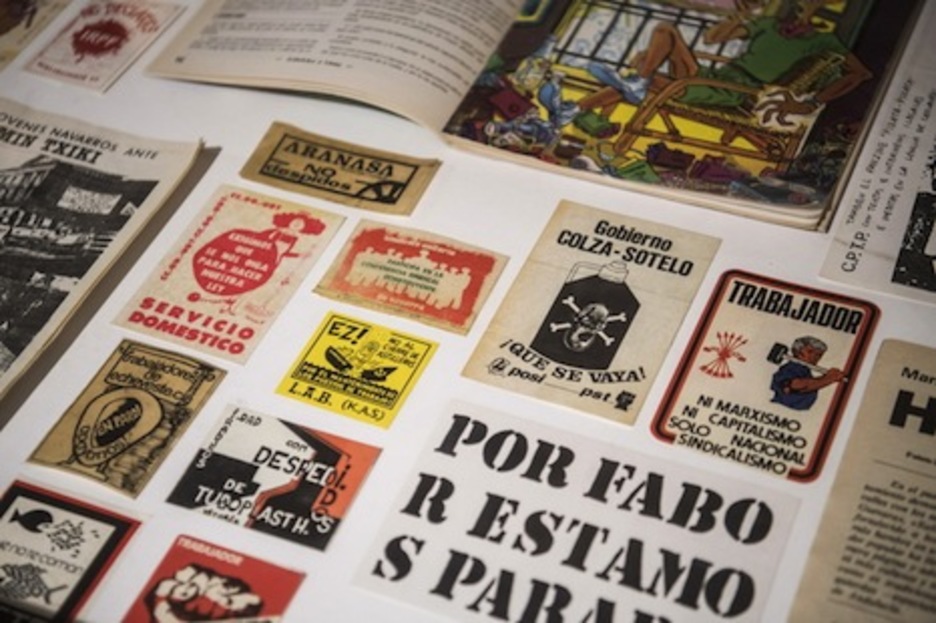 Pegatinas de corte político y laboral de la época. (Jagoba MANTEROLA/FOKU)