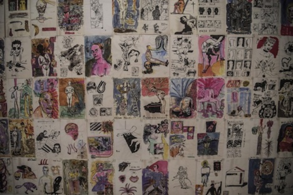 Colorista collage que se puede ver en la muestra. (Jagoba MANTEROLA/FOKU)