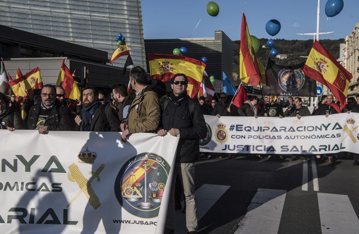 Espainiar Poliziak eta Guardia Zibilek manifestazioa egin dute aurreneko aldiz, Donostian. (Jagoba MANTEROLA / FOKU)
