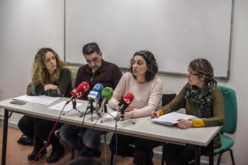 Representantes de ELA, UGT, LAB y CCOO, en la comparecencia de Gasteiz. (Jaizki FONTANEDA/FOKU)