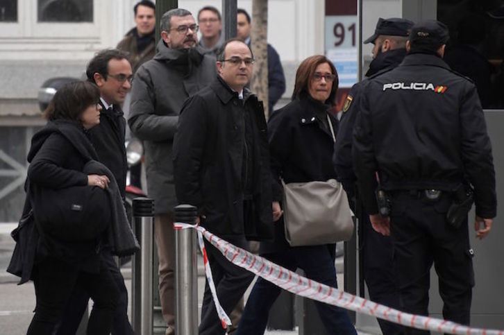 Algunos de los citados, a su llegada al Supremo. (GABRIEL BOUYS / AFP)