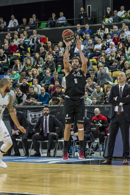 Mumbrú en Miribilla con Mrsic detrás. (Aritz LOIOLA / FOKU)