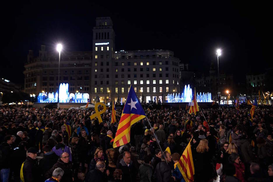 Las calles de Barcelona se han llenado de gente. (Pau BARRENA / AFP)