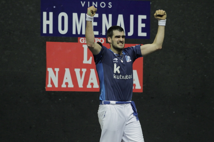 Partida handia jokatu du Joseba Ezkurdiak, finaleko txartela lortzeko. (Aritz LOIOLA / ARGAZKI PRESS)