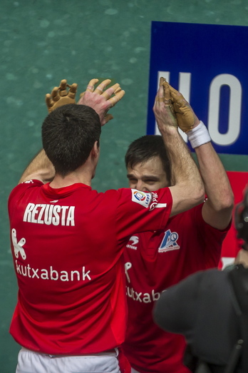 Elezkano eta Rezusta, elkar besarkatzen (Jaizki FONTANEDA / FOKU)