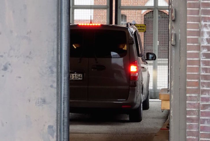 Vehículo que ha transportado a Puigdemont a la prisión de Neumünster. (Carsten REHDER/AFP)