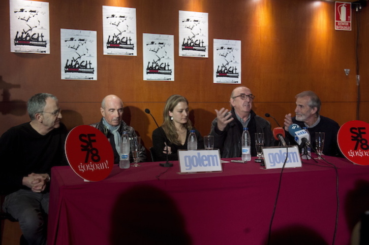 De izquierda a derecha, Andoni Txasko, Lluís Llach, Amaia Kowasch, Jaume Roures y José Luis Martínez. (Iñigo URIZ / FOKU)