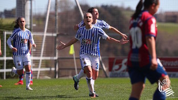 Sandra Ramajo celebra su gol, el segundo de las blanquiazules. (@RealSociedad)