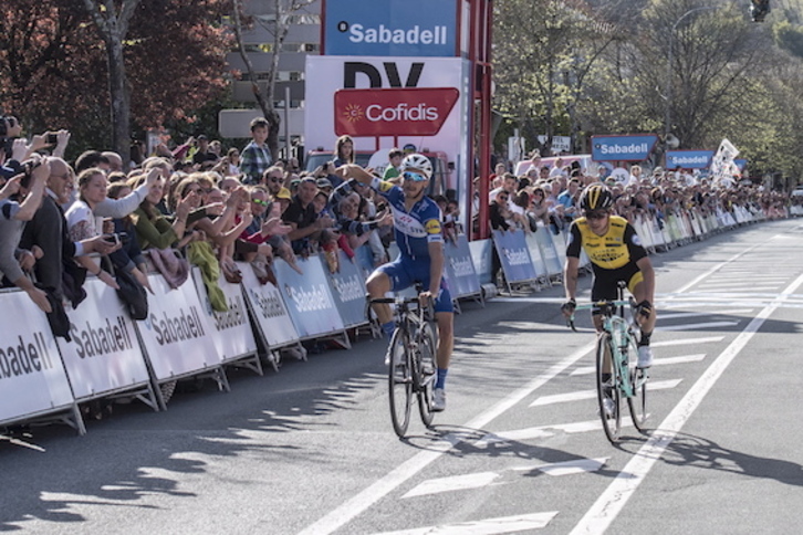 Alaphilippe Roglici nagusitu zaio esprintean. (Gorka RUBIO/FOKU)