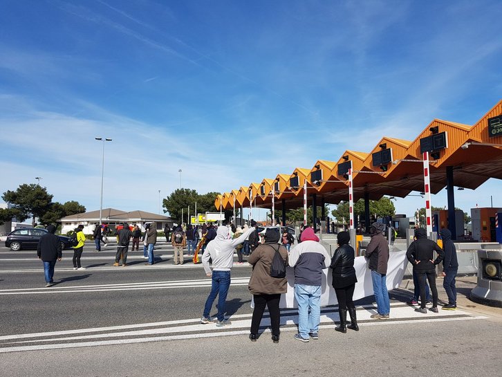 Uno de los cortes de carretera llevados a cabo por activistas de los CDR. (@cdrvng)