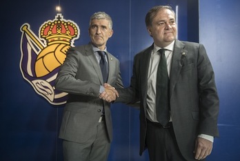 Roberto Olabe ha sido presentado junto al presidente de la Real, Jokin Aperribay. (Jon URBE/FOKU)