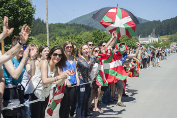 2014ko giza katea, Ezkiotik pasatzerakoan. (Andoni CANELLADA / FOKU)