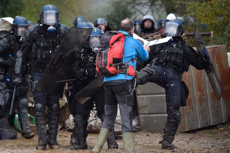 Los activistas han denunciado la violencia policial. (Loic VENANCE / AFP)