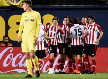 Los rojiblancos celebran el gol de Iker Muniain. (José JORDAN / AFP)