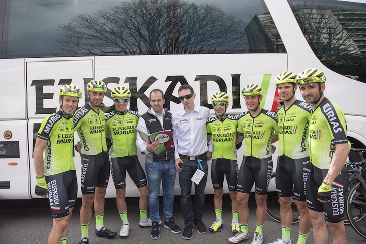 Plantilla de Euskadi Murias que participó en la Itzulia. (Gorka RUBIO / FOKU)