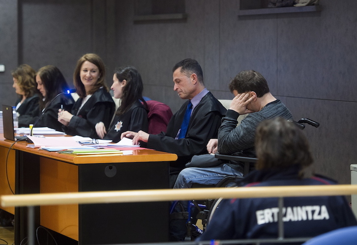 Jorge Mateos, acusado por la muerte de Leire Rodríguez, durante la primera sesión del juicio. (Luis JAUREGIALTZO / FOKU)