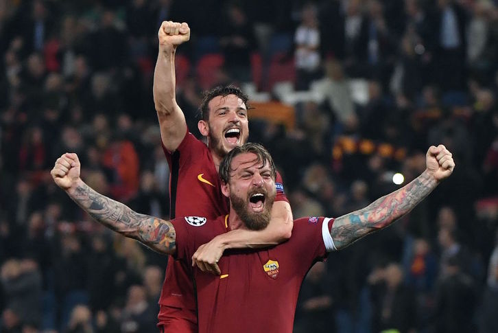 Los jugadores de la Roma han festejado por todo lo alto su victoria sobre el Barcelona. (ANDREAS SOLARO / AFP)