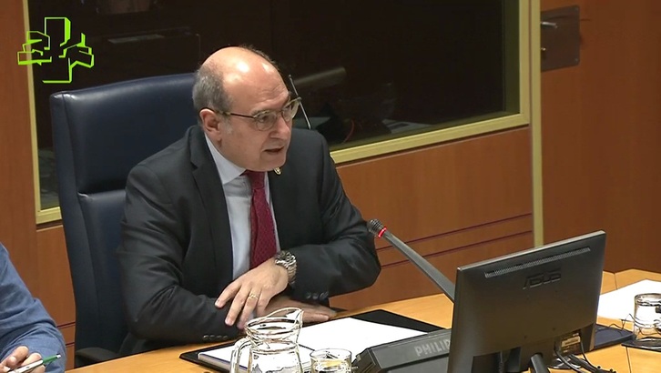 Jon Darpón ha comparecido en la Comisión de Salud del Parlamento. (IREKIA)