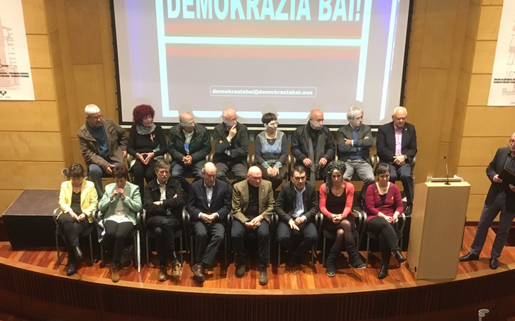 La presentación de «Demokrazia Bai» ha tenido lugar en Donostia. (Jon URBE/FOKU)
