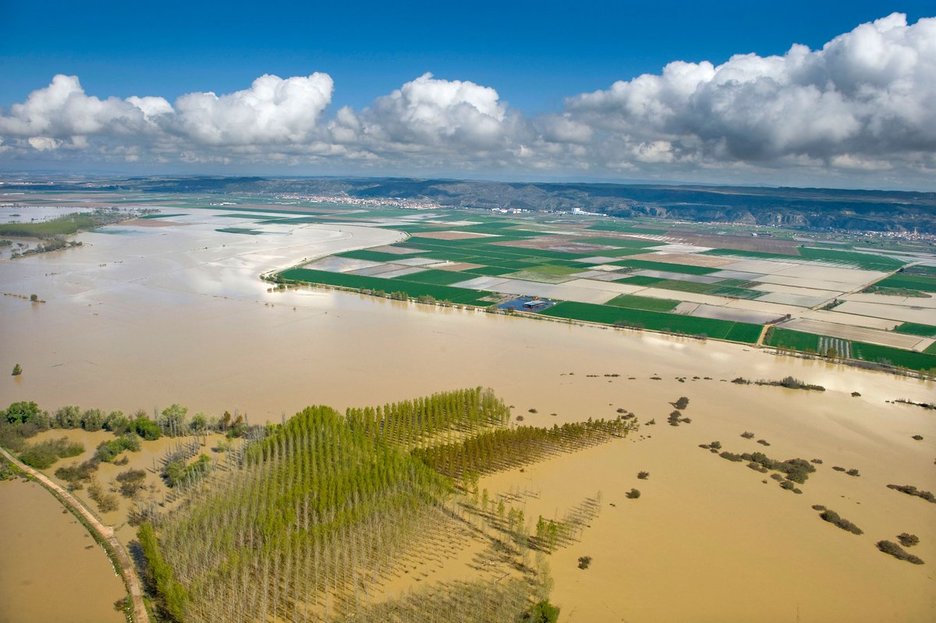 El Ebro desbordado entre Buñuel y Ribaforada.