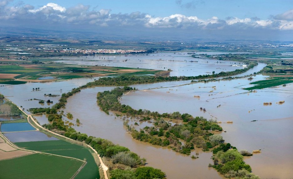 El Ebro desbordado entre Buñuel y Ribaforada.
