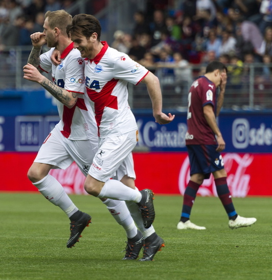 Alaveseko jokalariak, gola ospatzen. (Juanan RUIZ/FOKU)