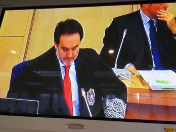 El fiscal, durante uno de los interrogatorios. (@MartxeloDiaz)