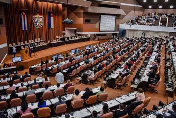 Imagen de la Asamblea Nacional del Poder Popular de Cuba, al inicio de la sesión. (Adalberto ROQUE/AFP)