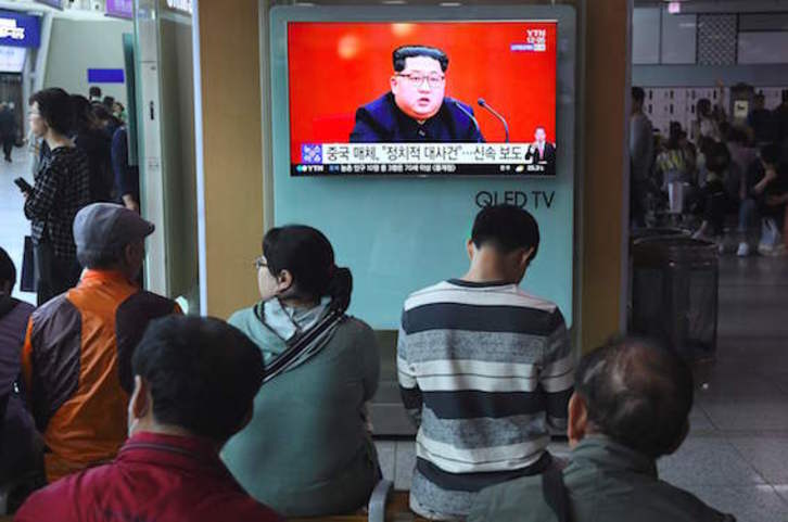 Imagen televisiva en la que aparece Kim Jong-un. (Jung YEON-JE/AFP)