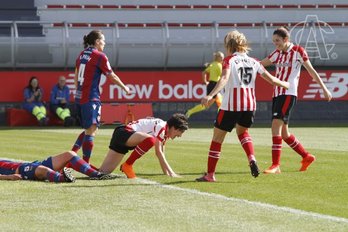 Erika Vázquez, tras marcar el gol. (@AthleticClub)