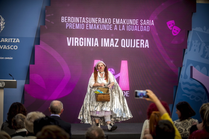 Virginia Imaz ha mostrado parte de su espectáculo durante la entrega del premio. (Jaizki FONTANEDA / FOKU) 