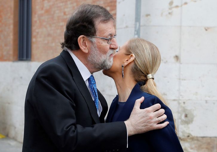 Rajoy y Cifuentes, en la Universidad de Alcalá de Henares, este lunes. (Juan Carlos HIDALGO / AFP)